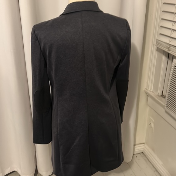 New without tag, blue long blazer, almost towards a little purple. Elbow pads - Picture 4 of 9